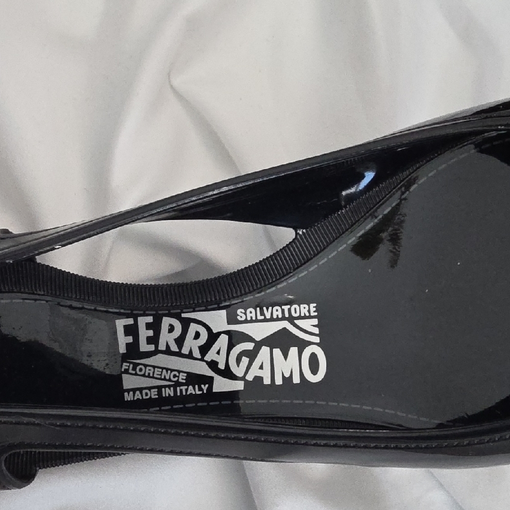 Salvatore Ferragamo Jelly Bow Vara - Picture 6 of 6